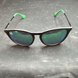 Blenders Black Martin Sunglasses Black Frame Green Polarized Round Lens